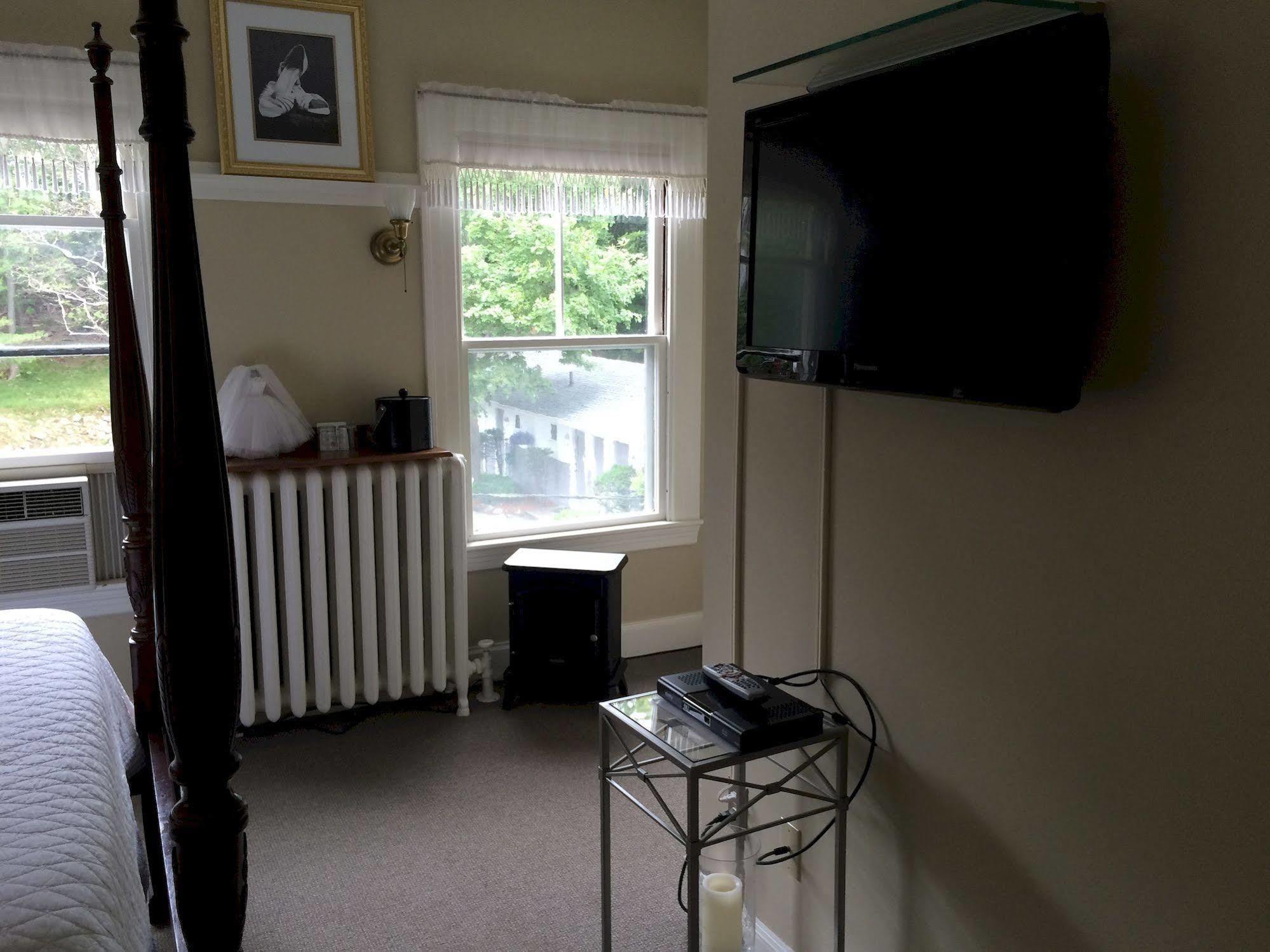 Castle Manor Inn Gloucester Εξωτερικό φωτογραφία